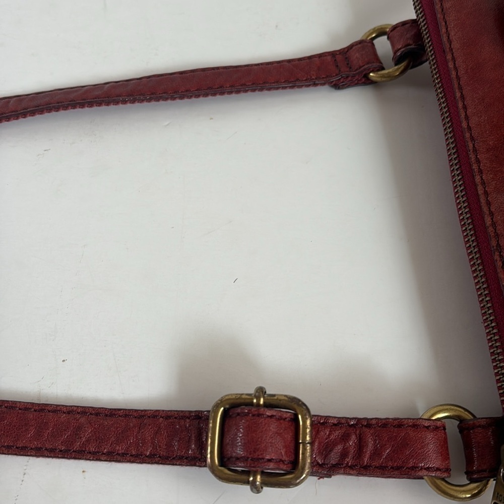 Fossil genuine reddish leather distressed crossbody purse zip close front pocket - Picture 10 of 16